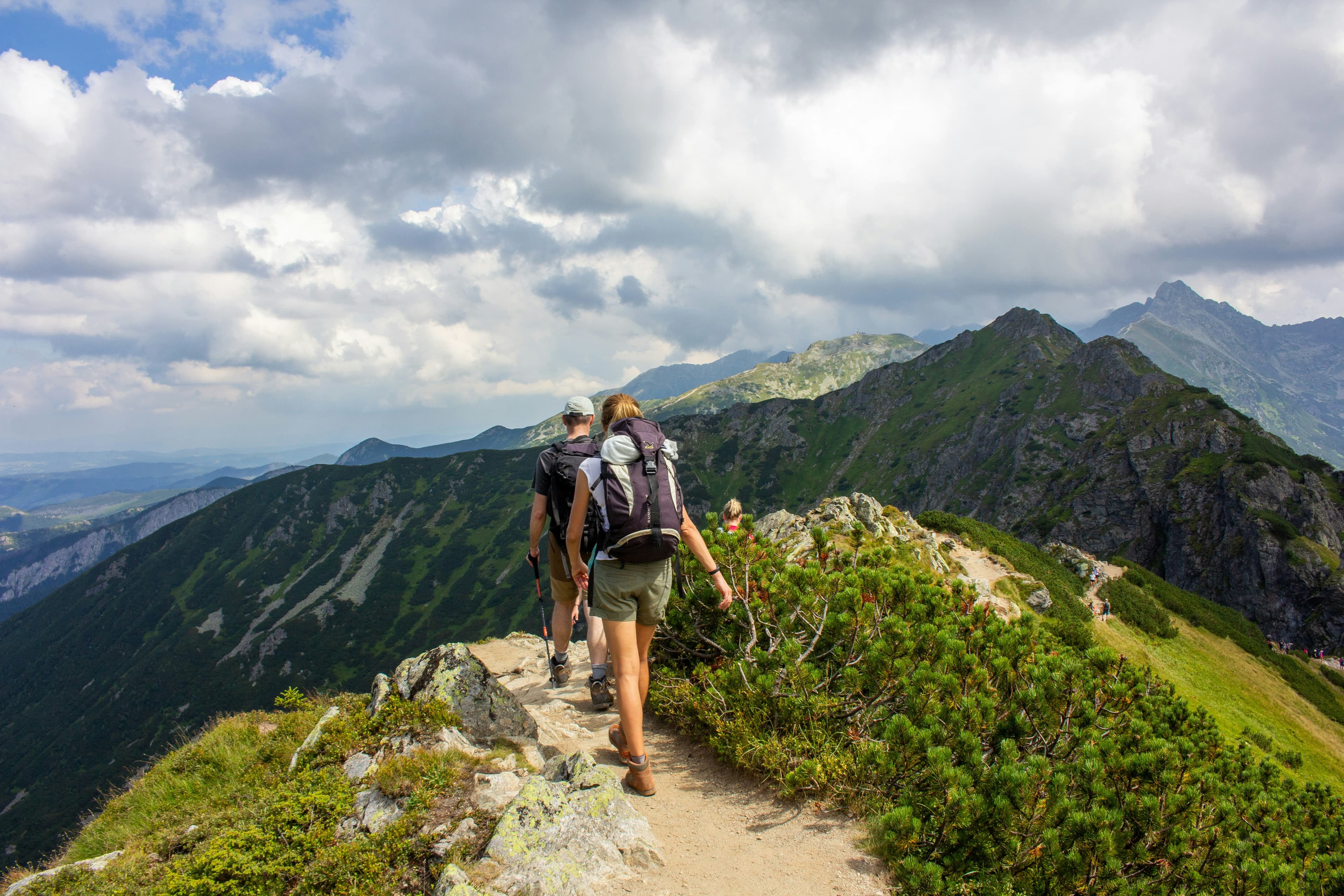 One of the most popular ways to explore the mountains is on foot - Quasar